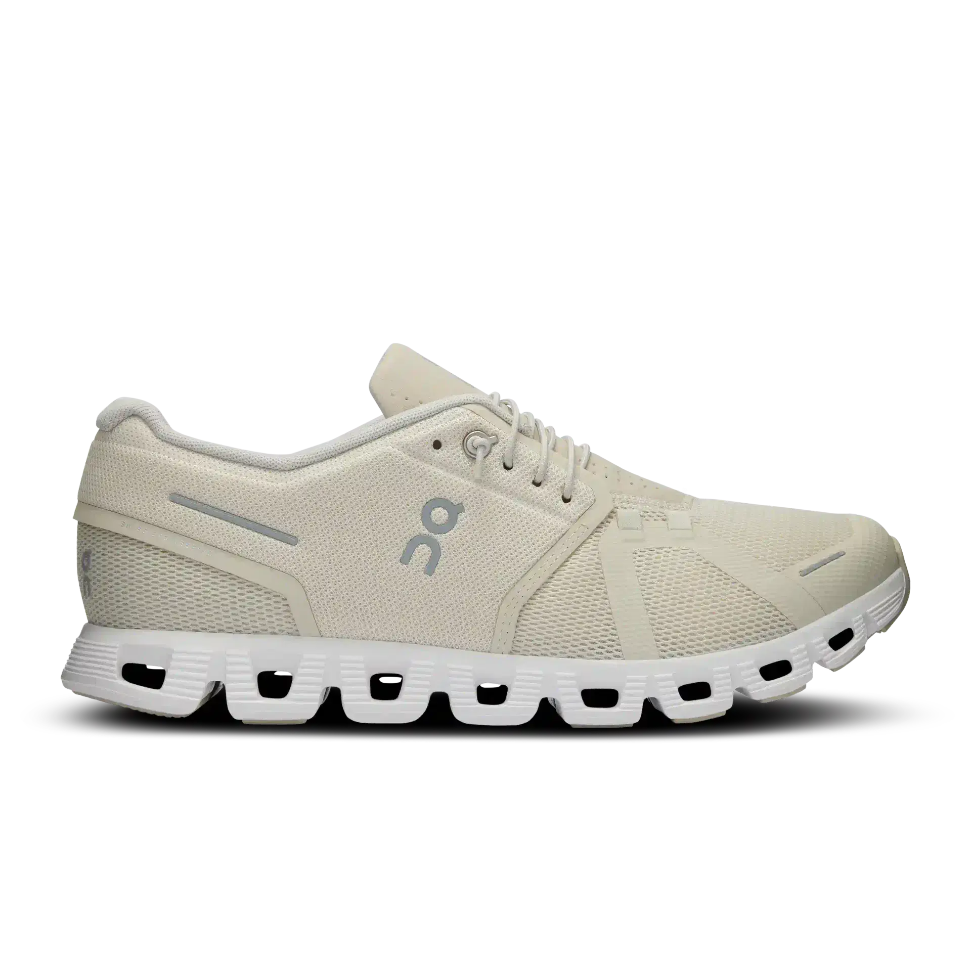 On Running Cloud 5 Cream Sand On Running - Shoe size: UK 7 Sneakers | Shop From The Mirage